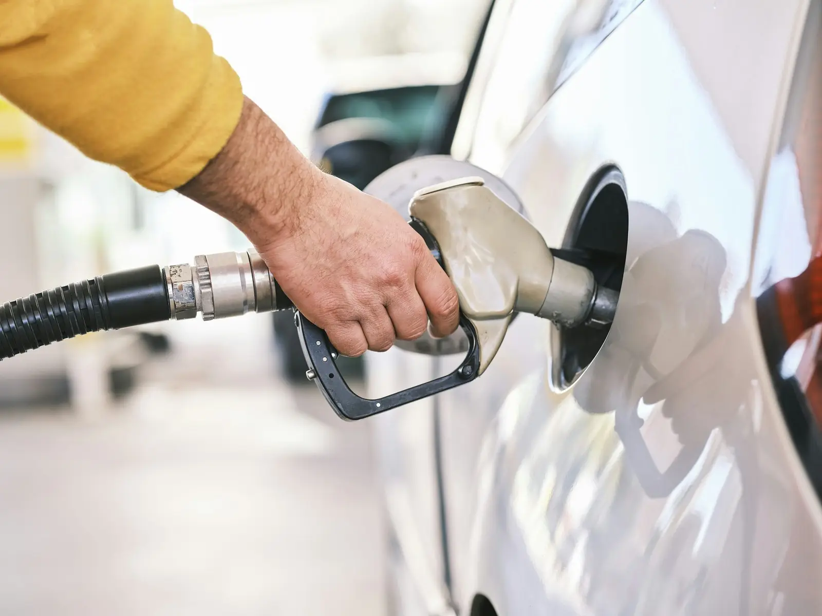 Fuel pump nozzle (illustrative)